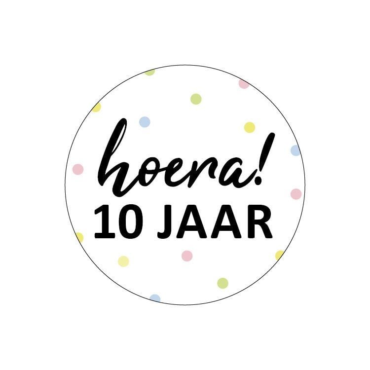 Traktatie sticker hoera! 10 jaar ø 4 cm. p/stuk