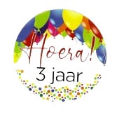 Traktatie sticker hoera! 3 jaar balloons ø 4 cm. p/stuk